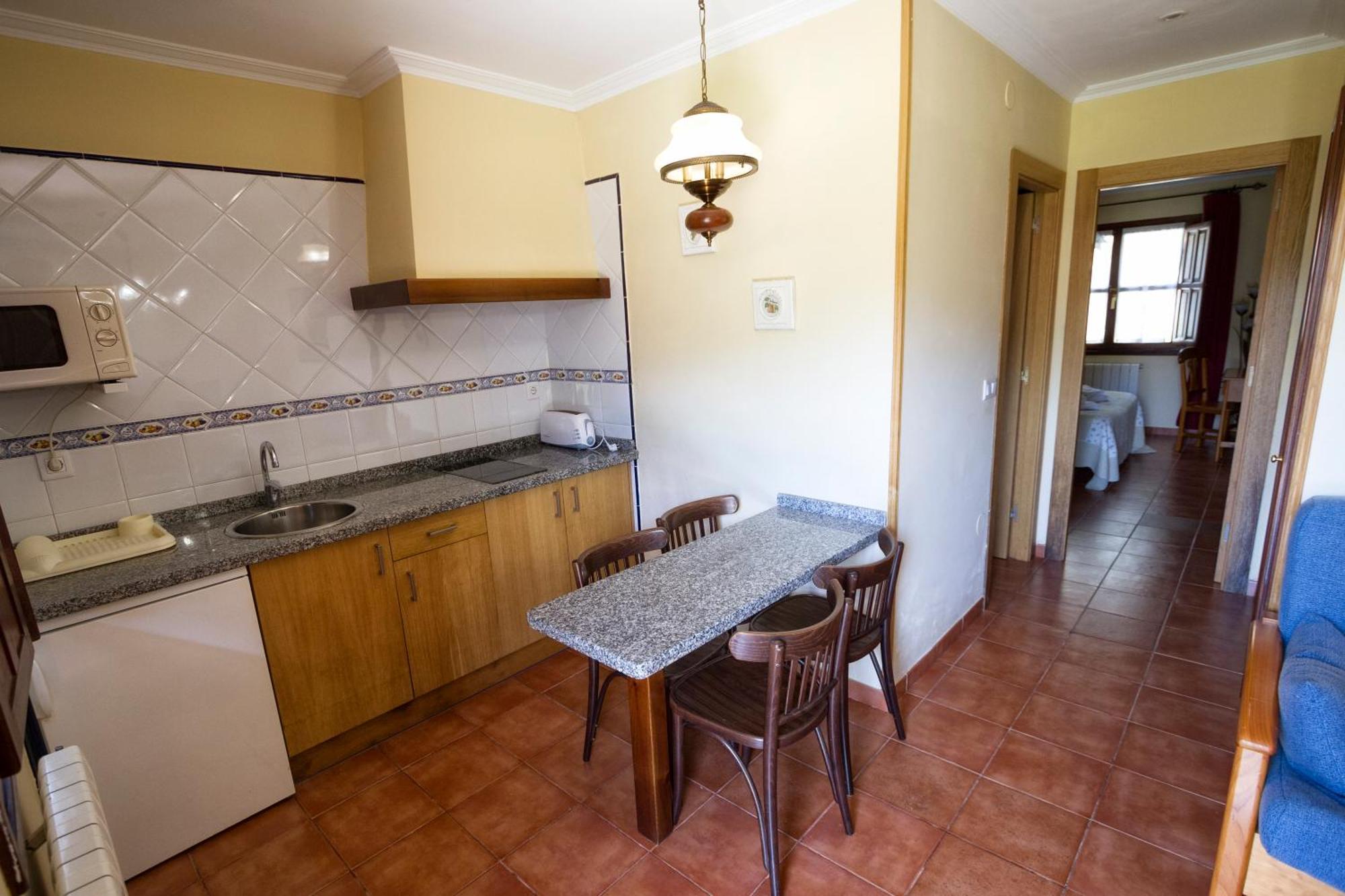 Apartamentos Camin De Pelayo Las Rozas Ruang foto
